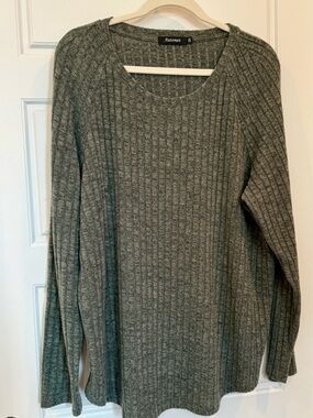 Autonet Women's Ribbed Crewneck Sweater - Gray